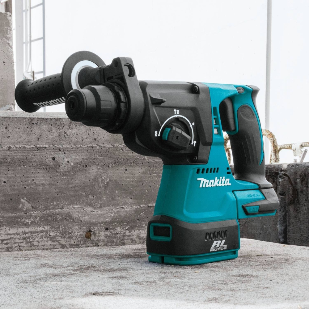 Makita 1-Inch Rotary Hammer OPEN BOX/DISPLAY UNIT - XRH01Z